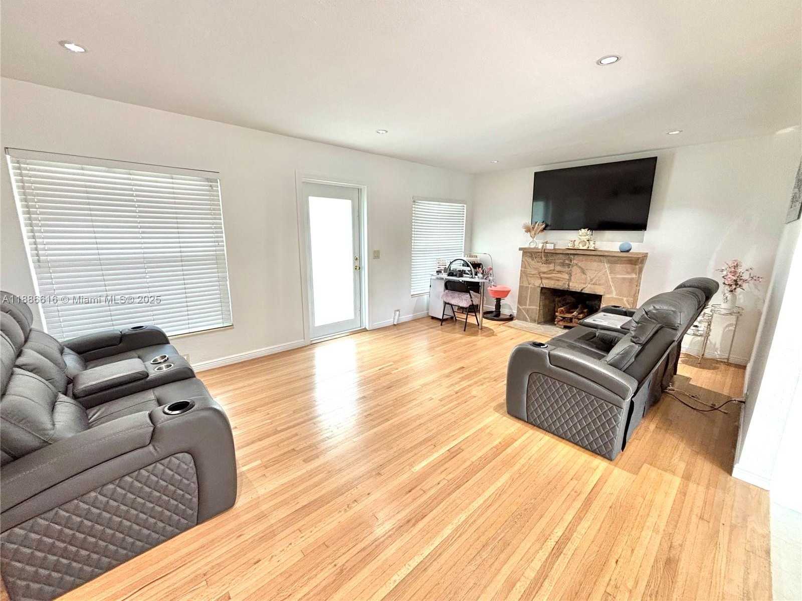 Small Image of 13101 NORTH WEST MIAMI CT, Miami Number 13