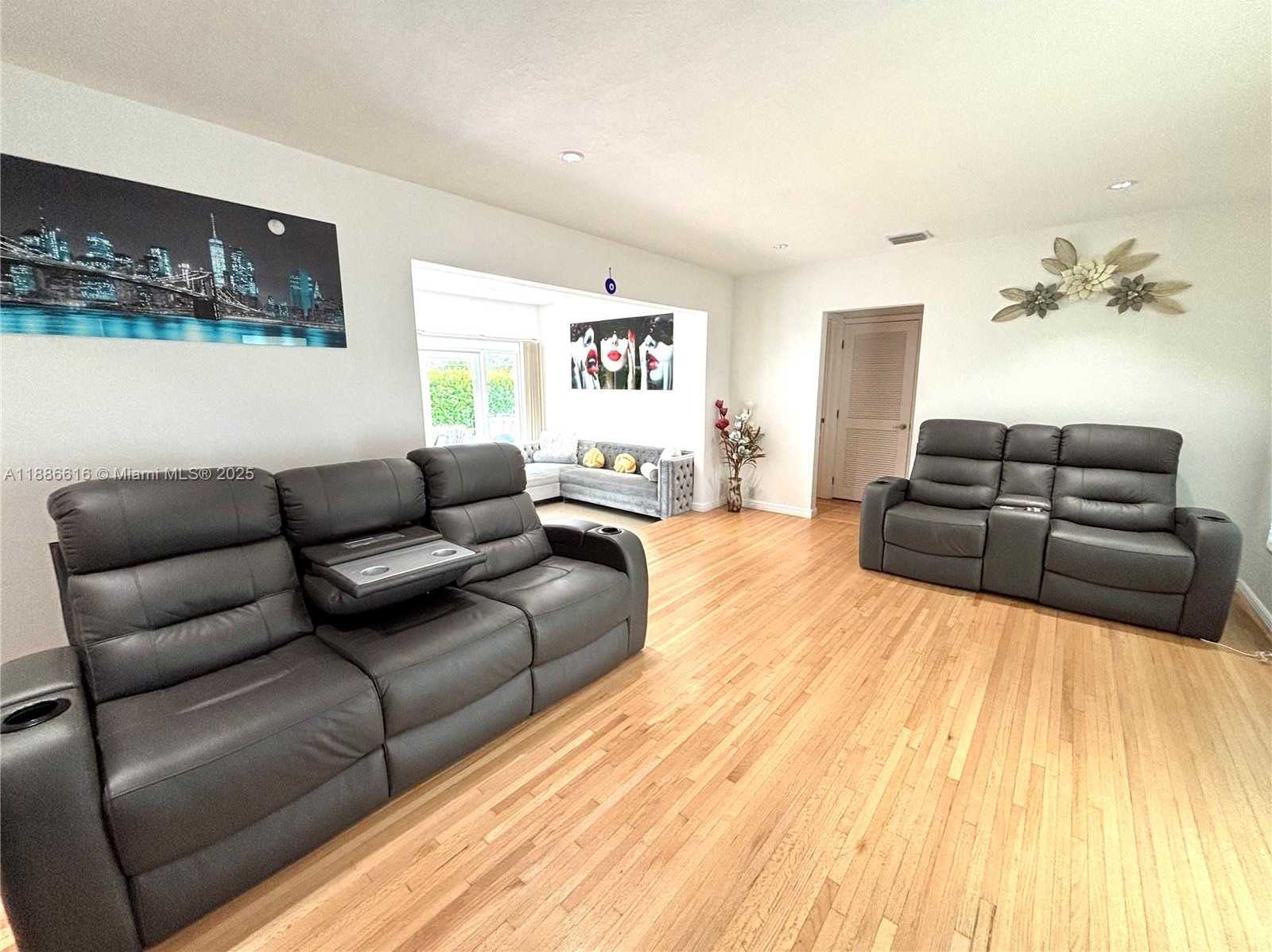 Small Image of 13101 NORTH WEST MIAMI CT, Miami Number 14