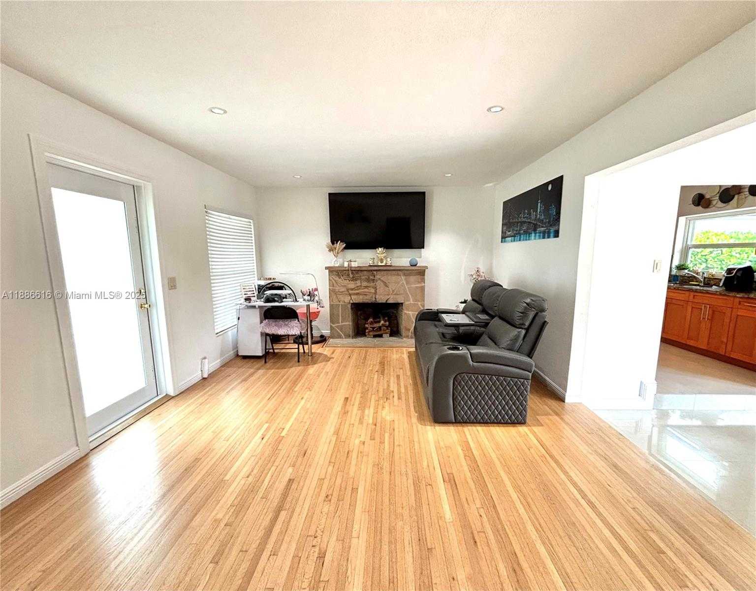 Small Image of 13101 NORTH WEST MIAMI CT, Miami Number 15