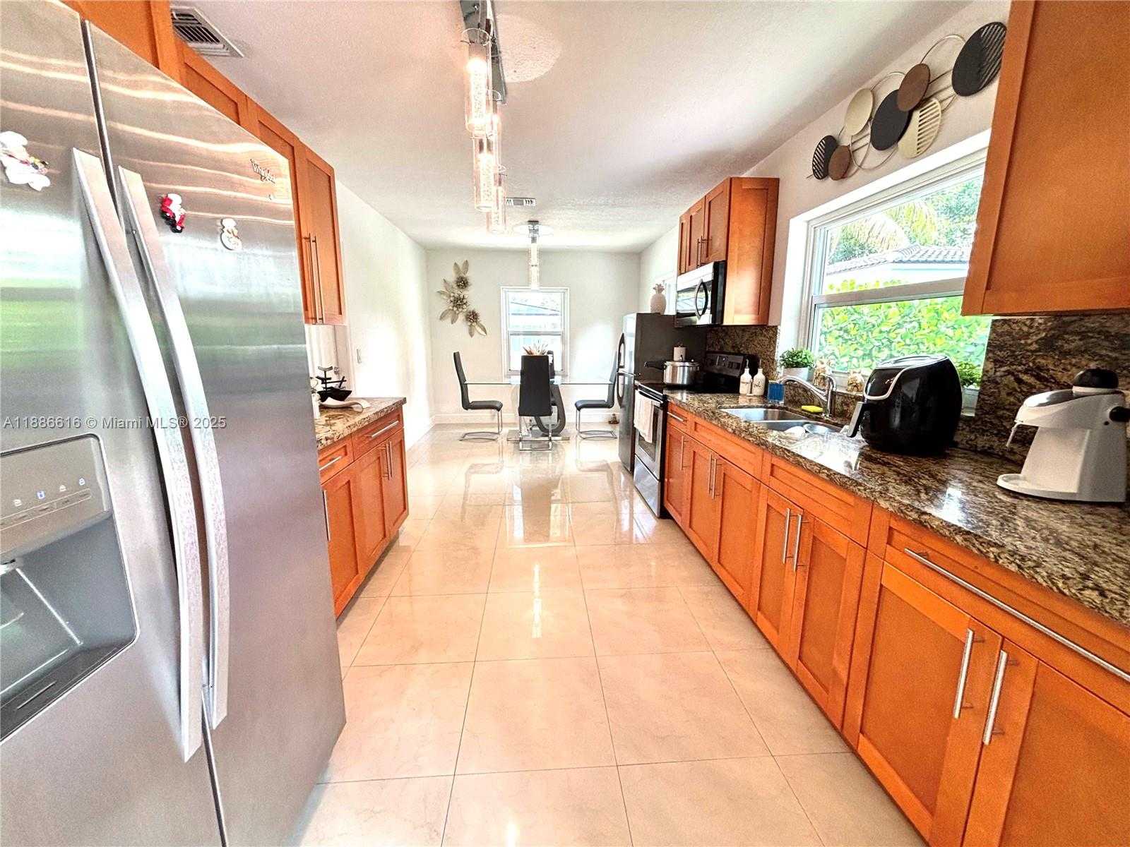Small Image of 13101 NORTH WEST MIAMI CT, Miami Number 17