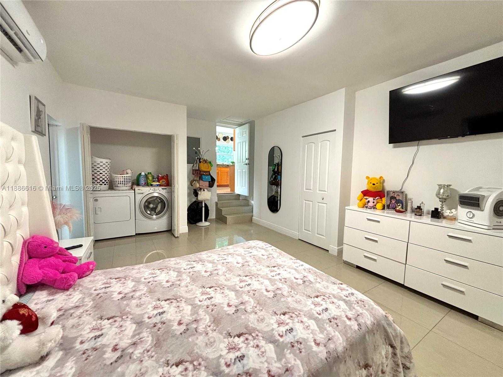 Small Image of 13101 NORTH WEST MIAMI CT, Miami Number 19