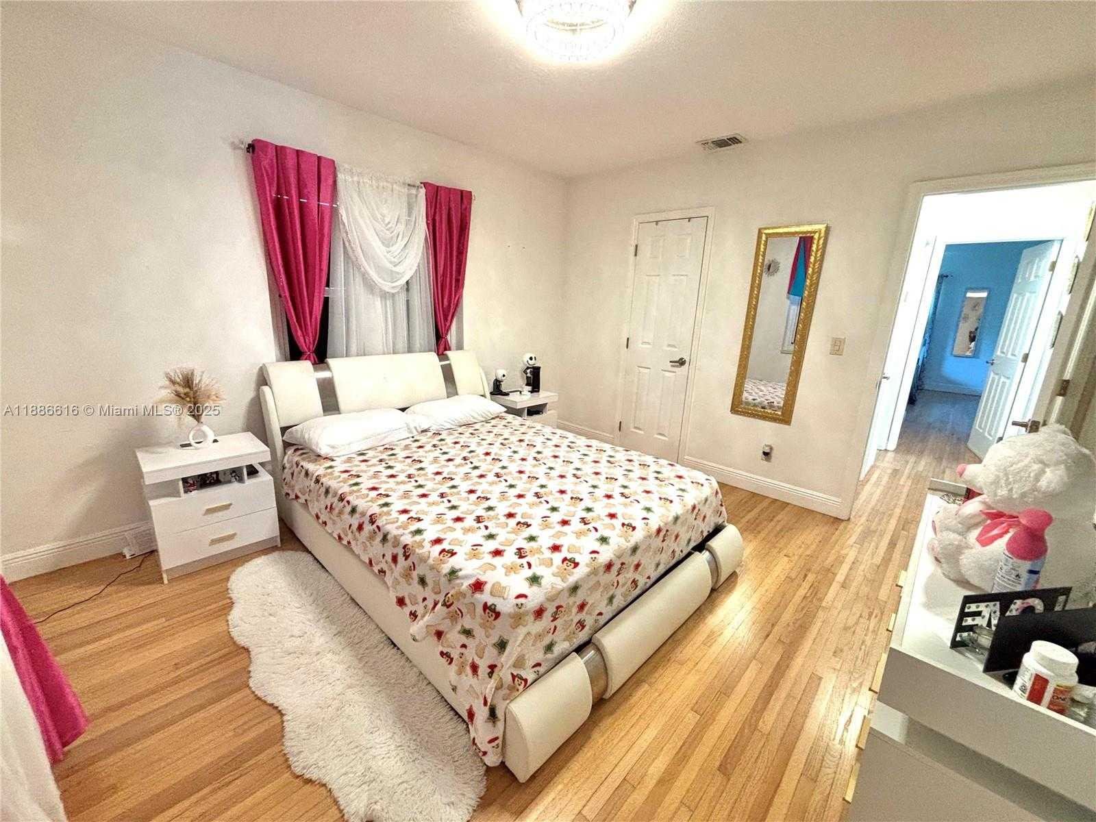 Small Image of 13101 NORTH WEST MIAMI CT, Miami Number 20