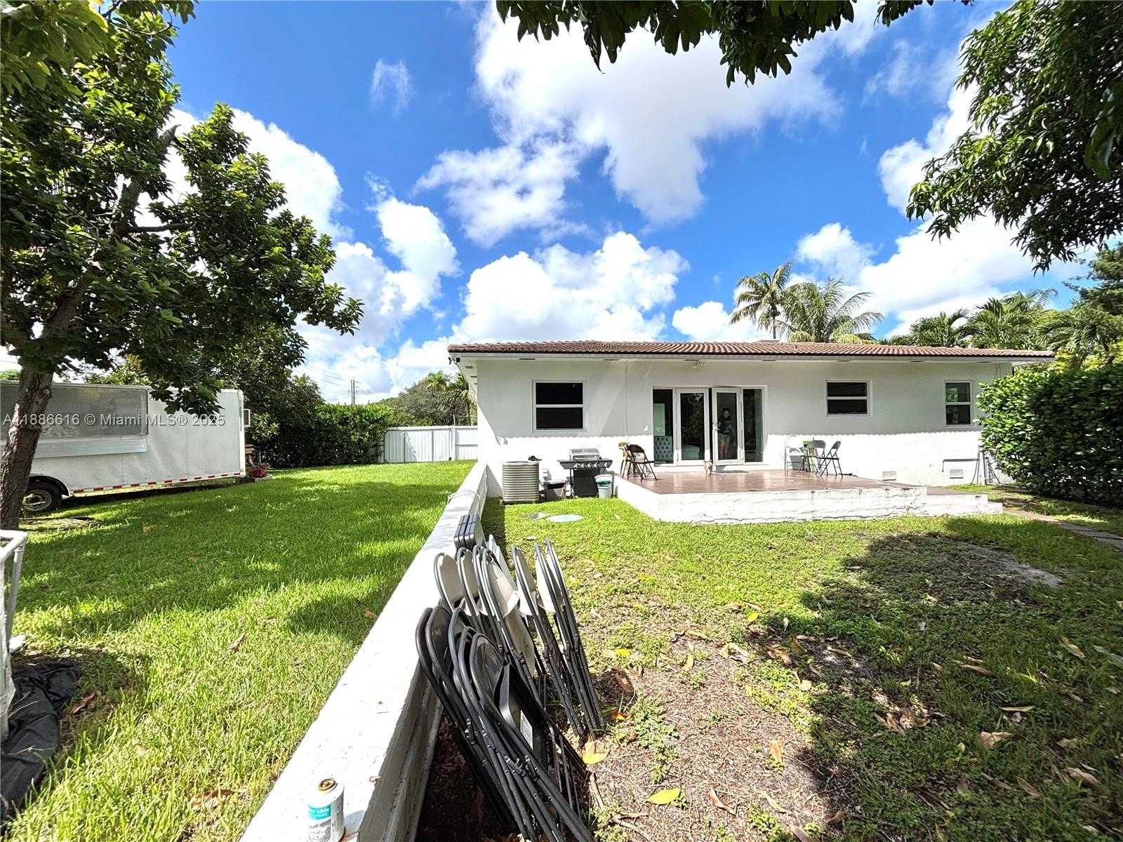 Small Image of 13101 NORTH WEST MIAMI CT, Miami Number 25