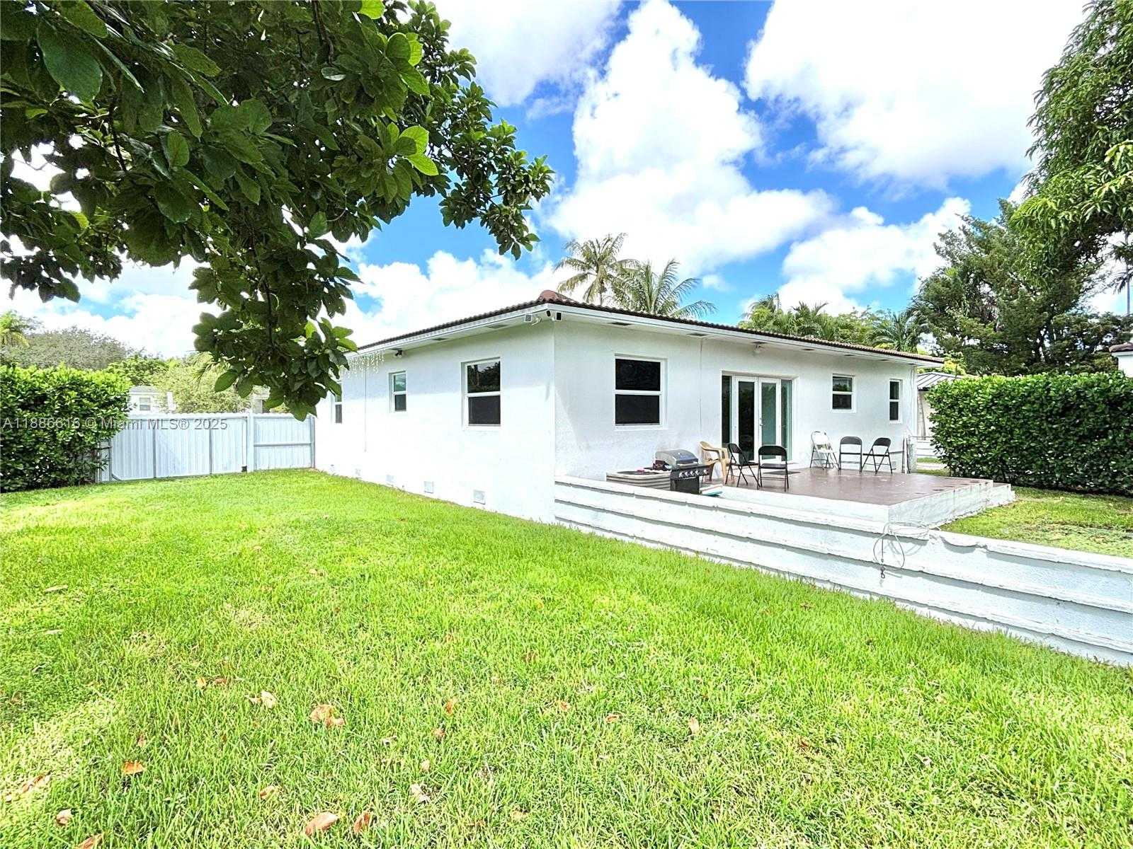 Small Image of 13101 NORTH WEST MIAMI CT, Miami Number 6