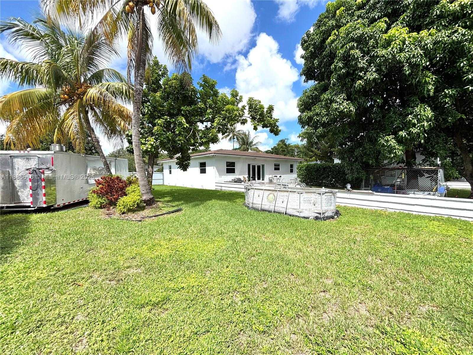 Small Image of 13101 NORTH WEST MIAMI CT, Miami Number 7