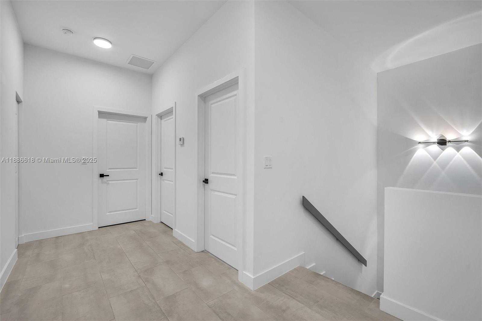 Small Image of 309 NORTH WEST 7TH CT, Hallandale Beach Number 11