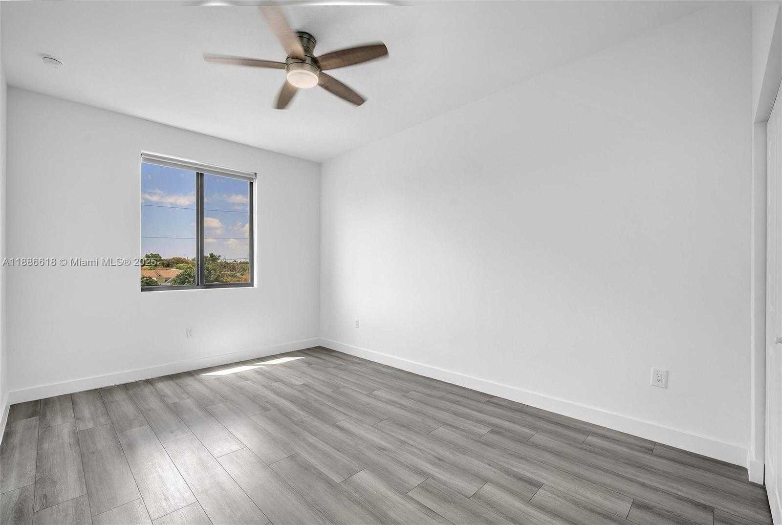 Small Image of 309 NORTH WEST 7TH CT, Hallandale Beach Number 12