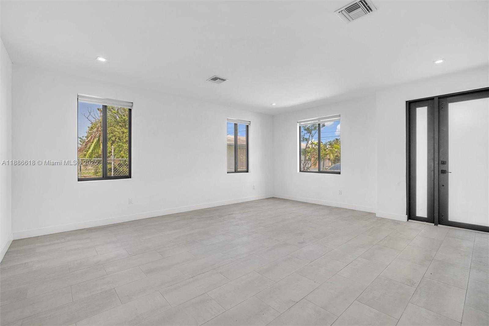 Small Image of 309 NORTH WEST 7TH CT, Hallandale Beach Number 15