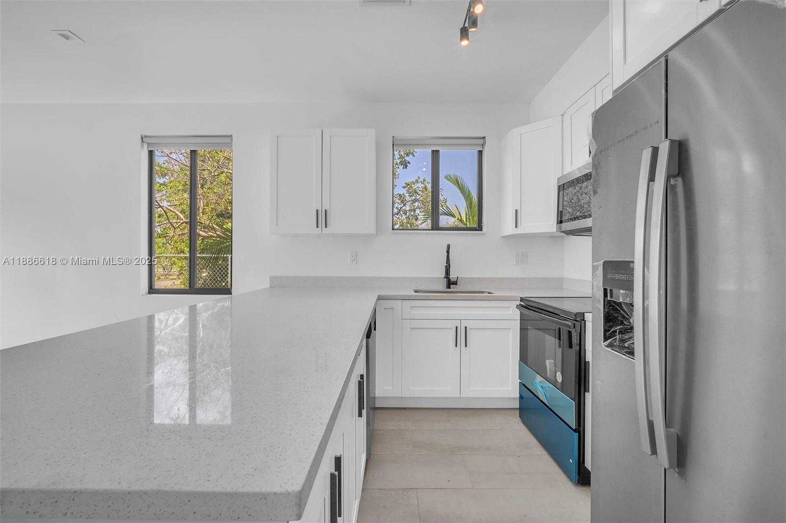 Small Image of 309 NORTH WEST 7TH CT, Hallandale Beach Number 16