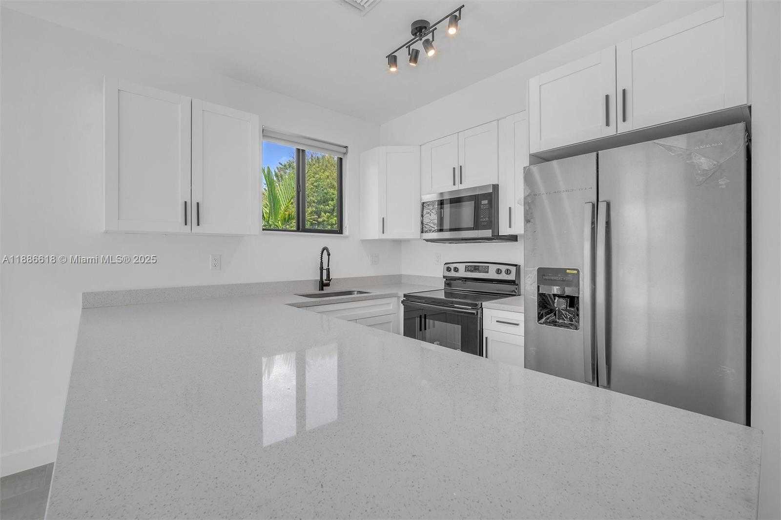 Small Image of 309 NORTH WEST 7TH CT, Hallandale Beach Number 17