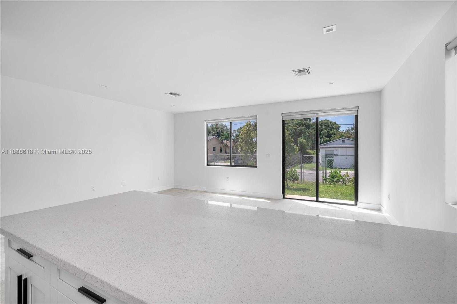 Small Image of 309 NORTH WEST 7TH CT, Hallandale Beach Number 4