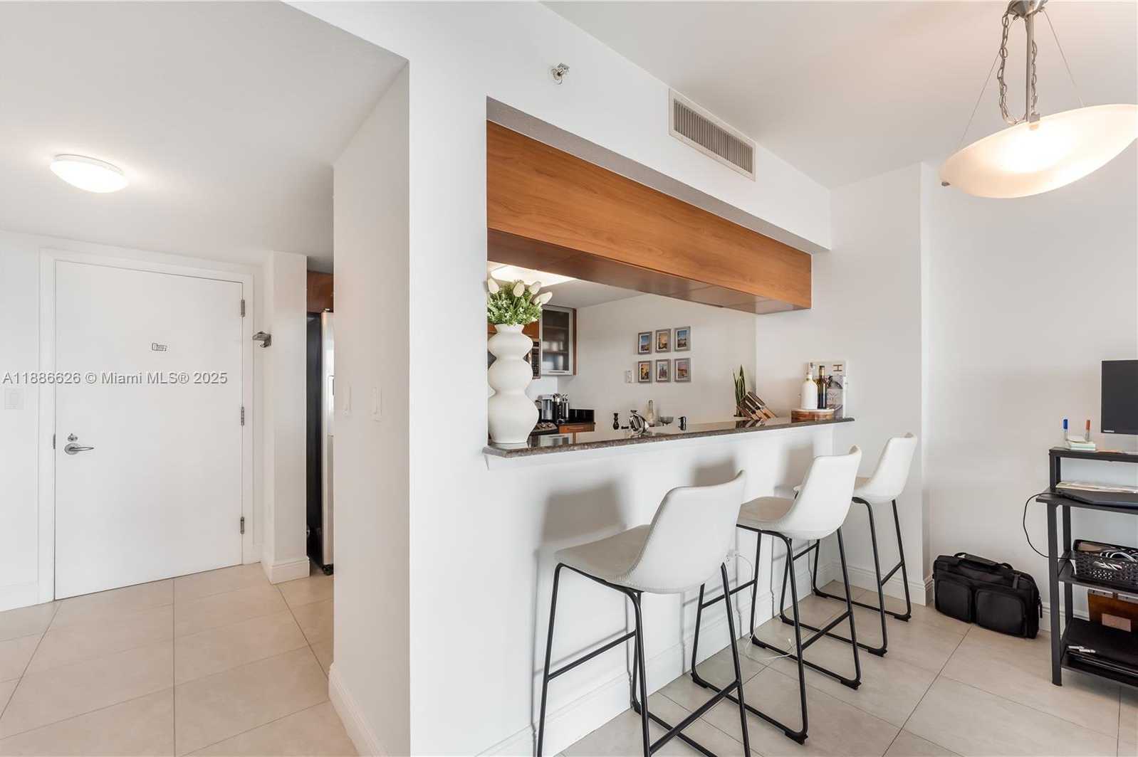 Small Image of 1800 NORTH BAYSHORE DR #4006, Miami Number 11