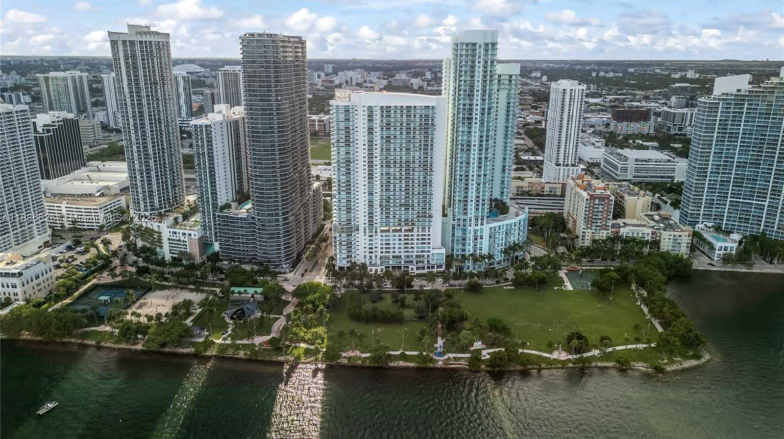 Small Image of 1800 NORTH BAYSHORE DR #4006, Miami Number 3