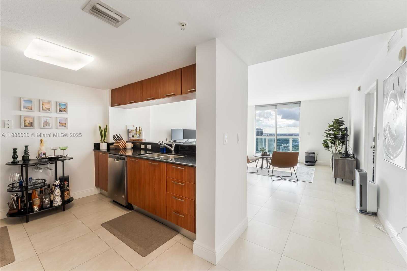 Small Image of 1800 NORTH BAYSHORE DR #4006, Miami Number 8