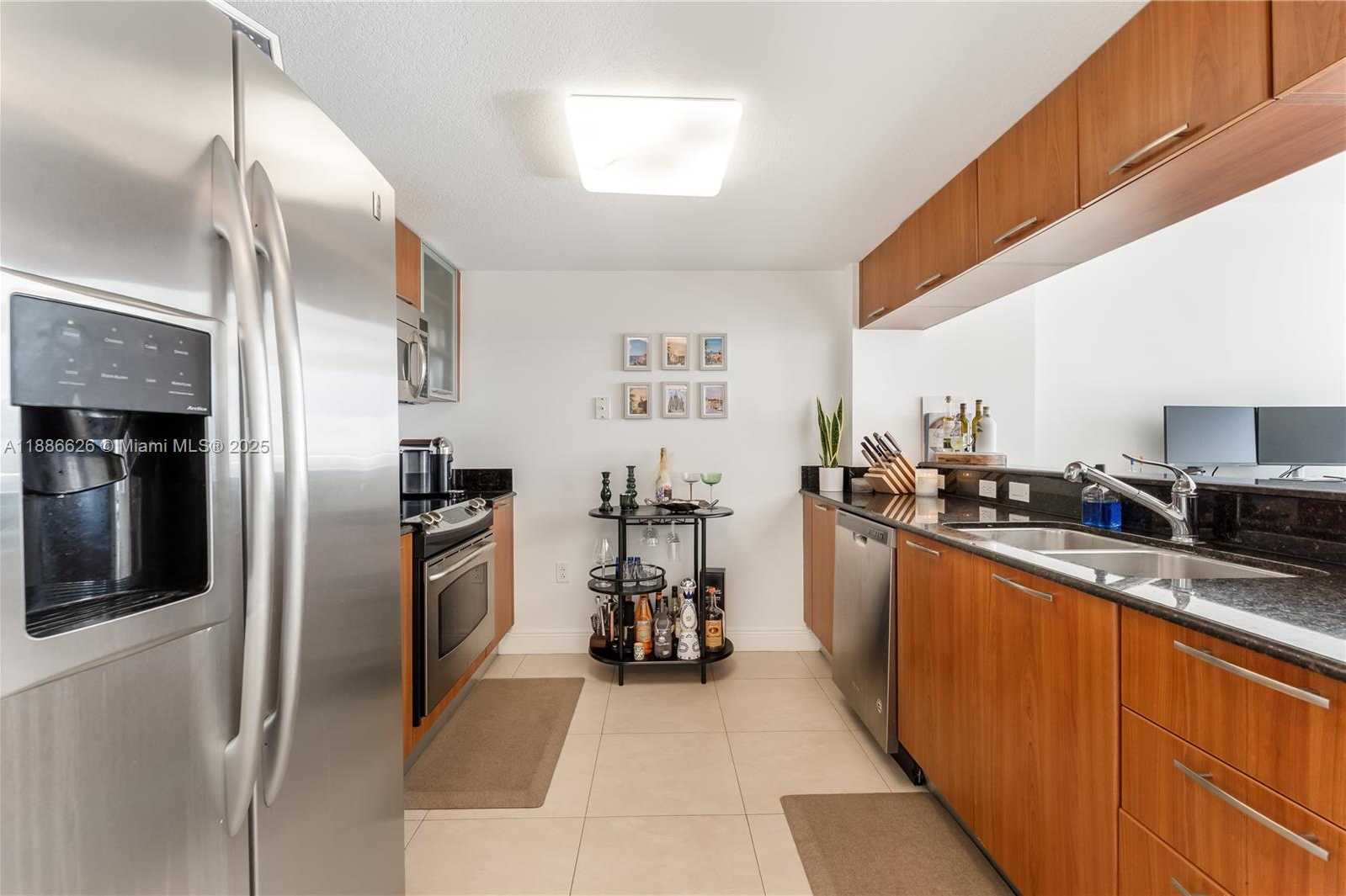 Small Image of 1800 NORTH BAYSHORE DR #4006, Miami Number 9