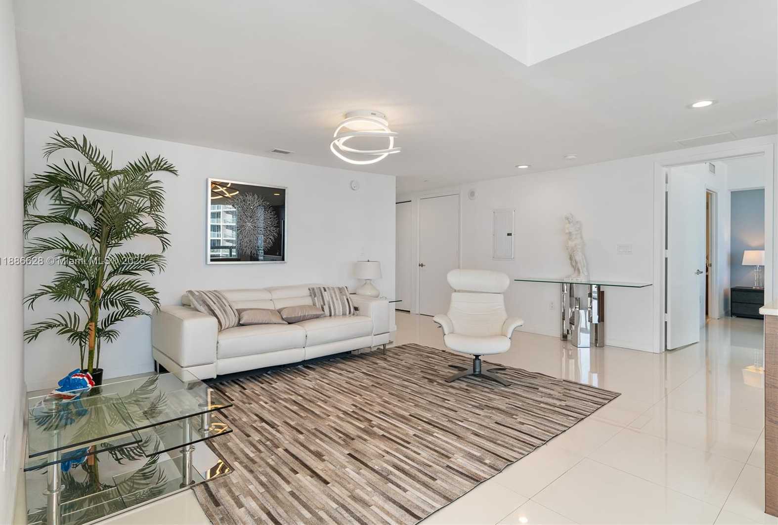 Small Image of 495 BRICKELL AVE #4802, Miami Number 20