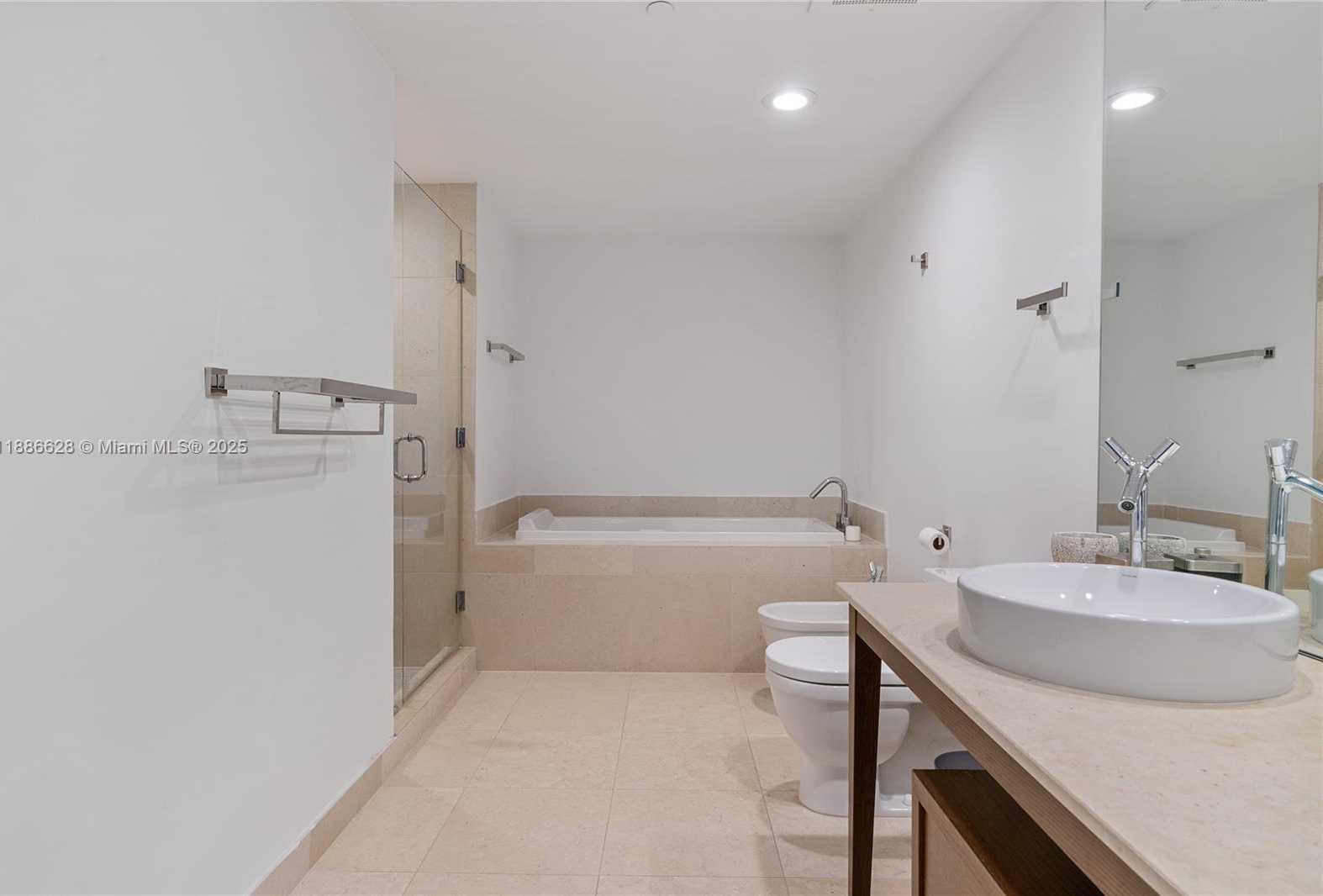 Small Image of 495 BRICKELL AVE #4802, Miami Number 25