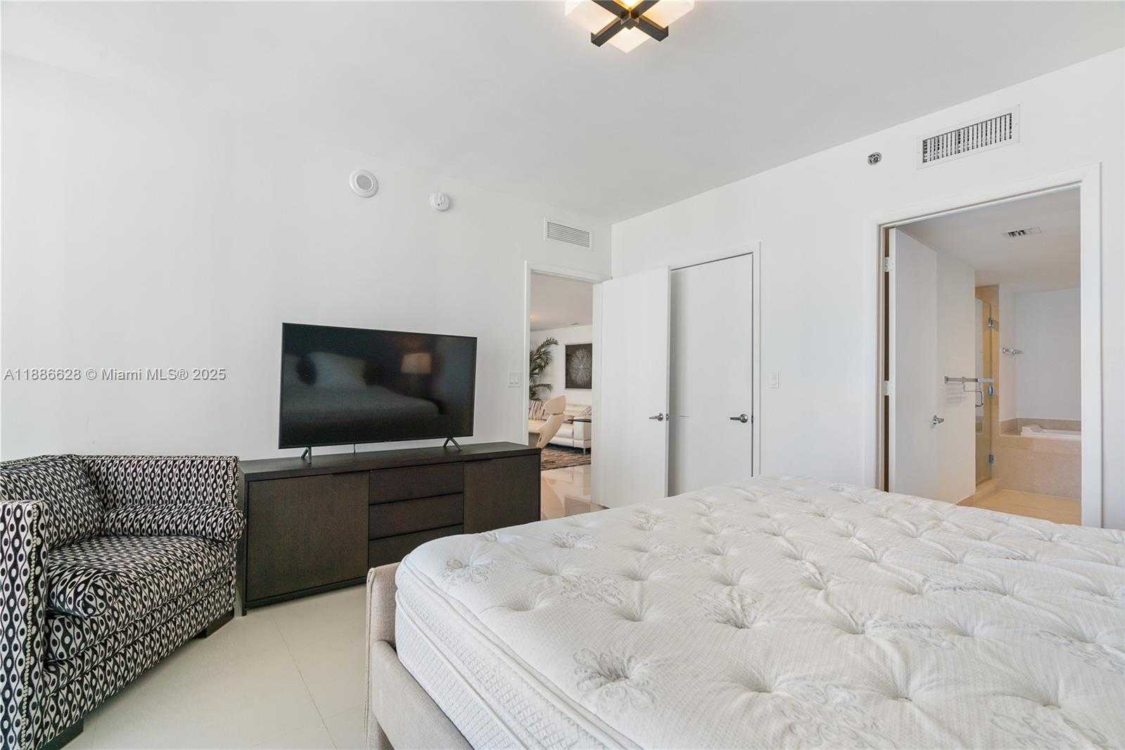 Small Image of 495 BRICKELL AVE #4802, Miami Number 34