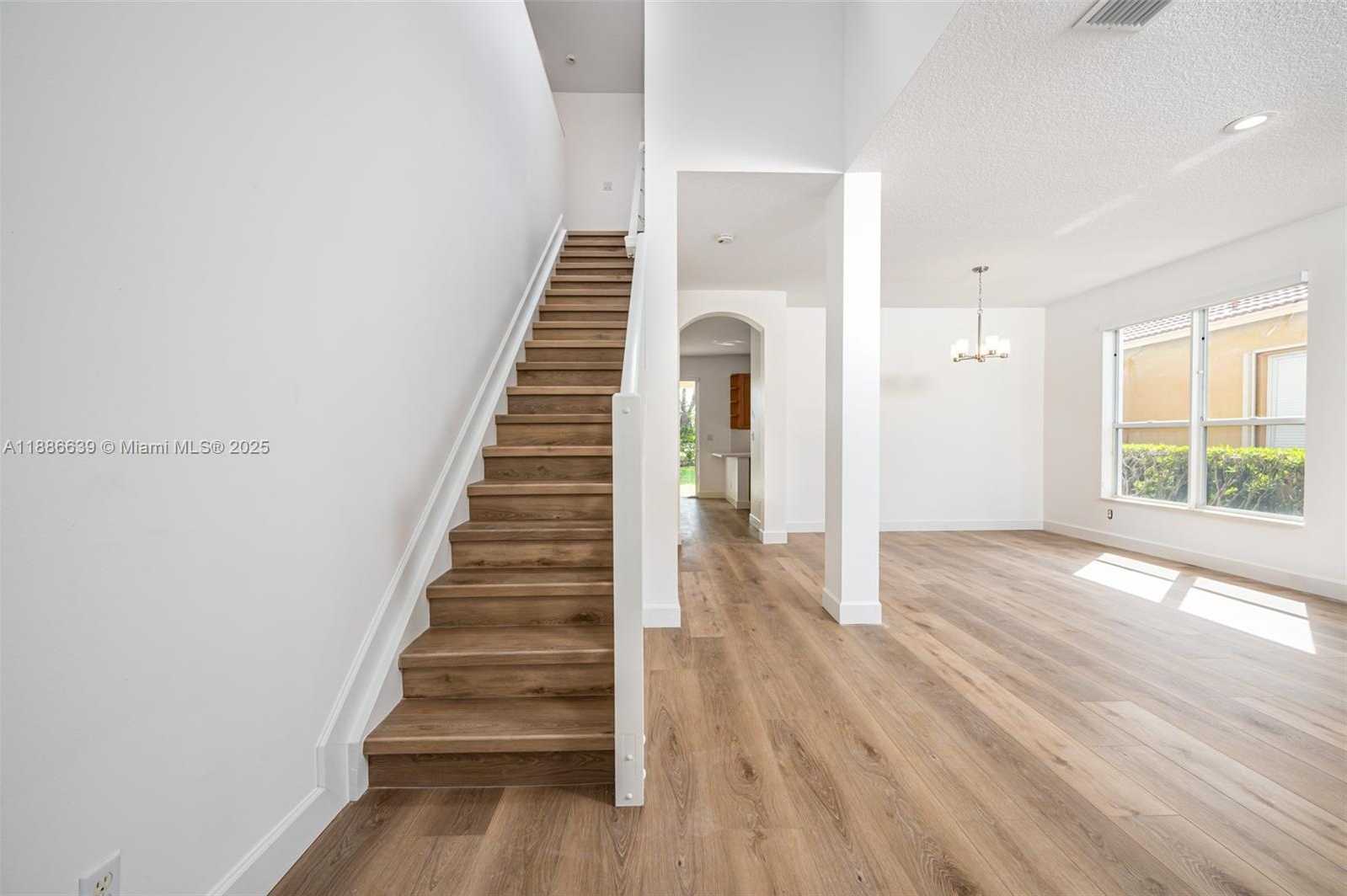 Small Image of 19282 SENECA AV, Weston Number 14