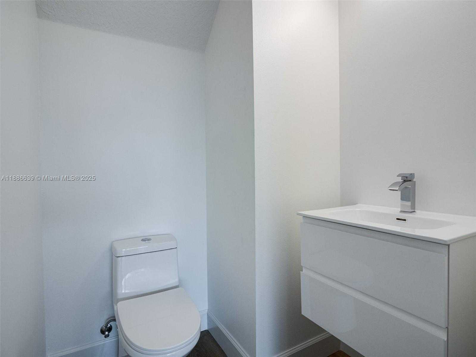 Small Image of 19282 SENECA AV, Weston Number 20