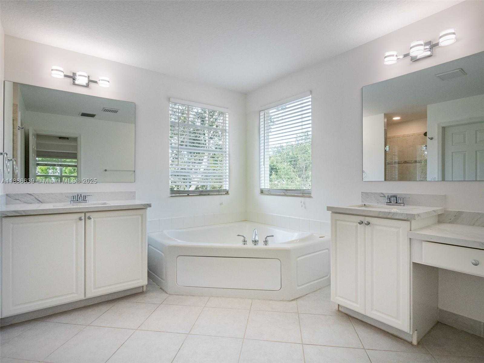 Small Image of 19282 SENECA AV, Weston Number 26