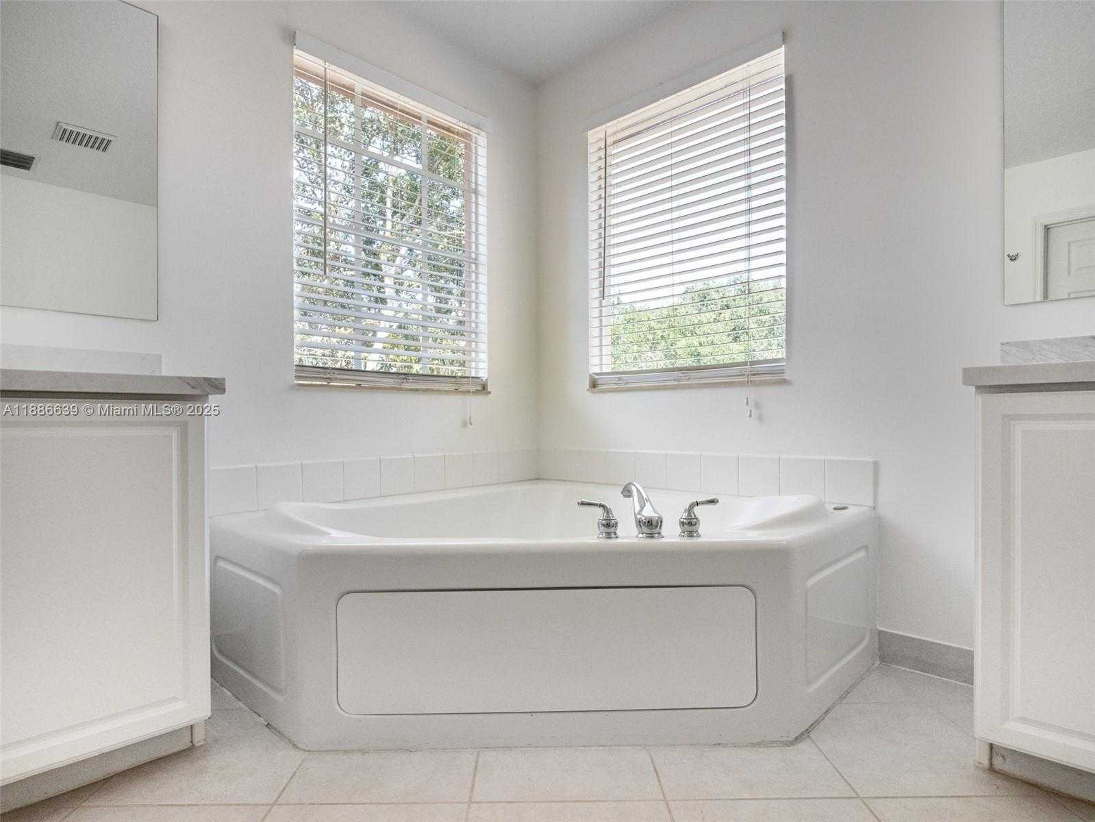 Small Image of 19282 SENECA AV, Weston Number 27