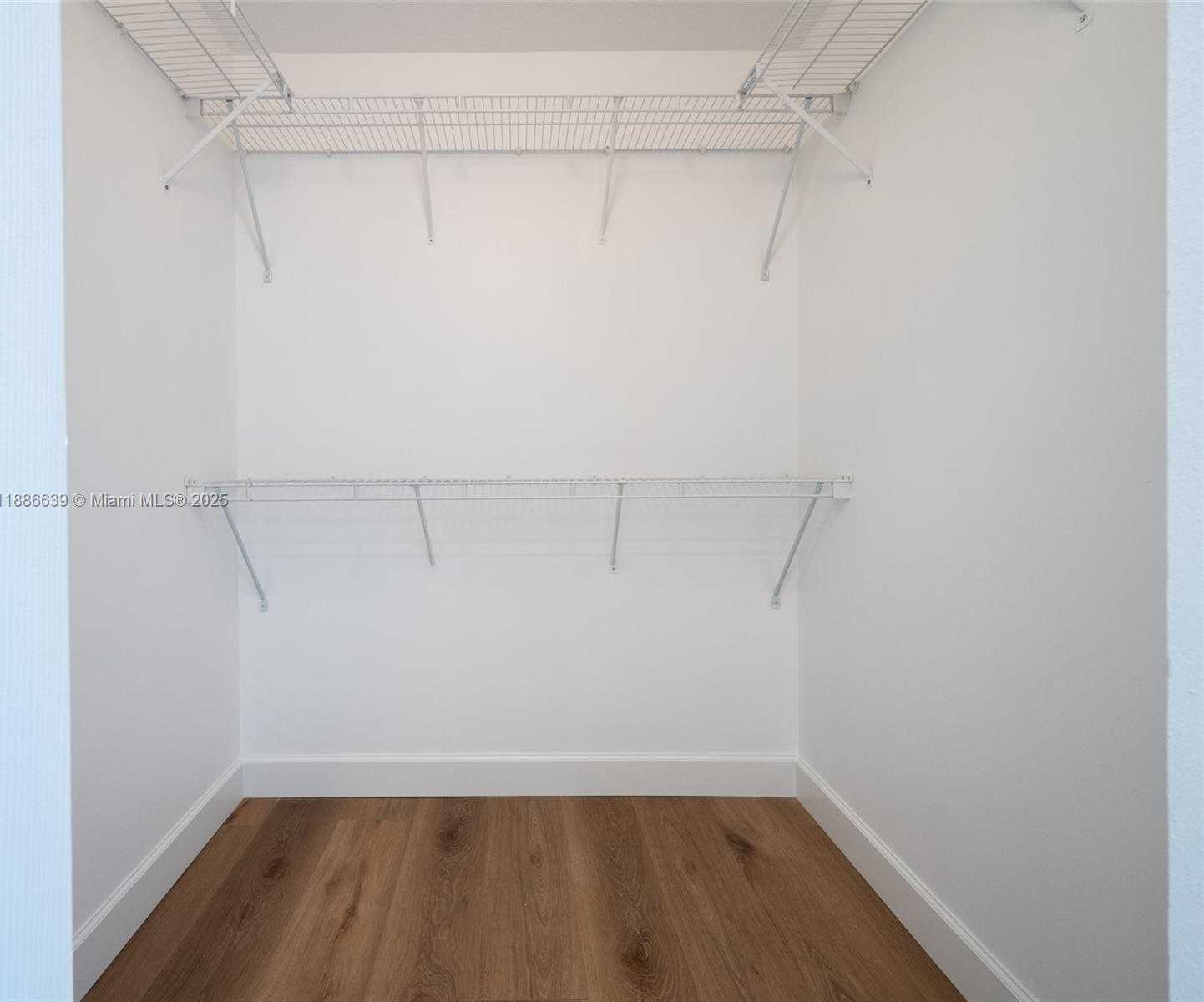 Small Image of 19282 SENECA AV, Weston Number 31