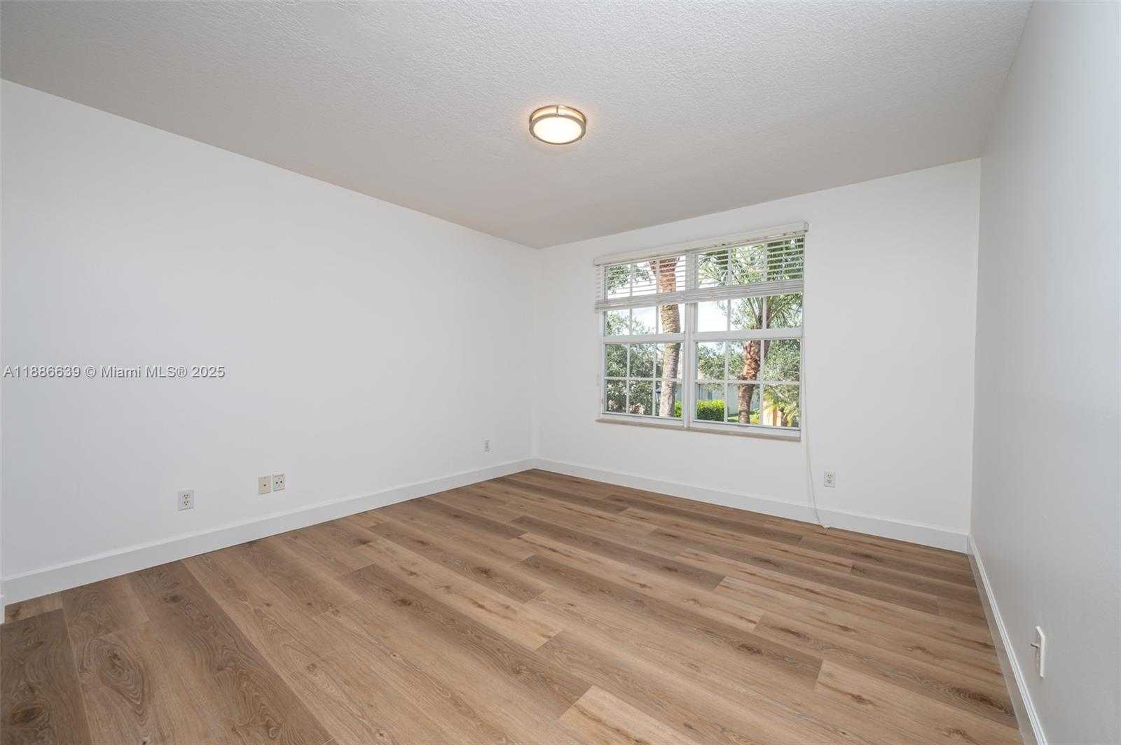 Small Image of 19282 SENECA AV, Weston Number 33