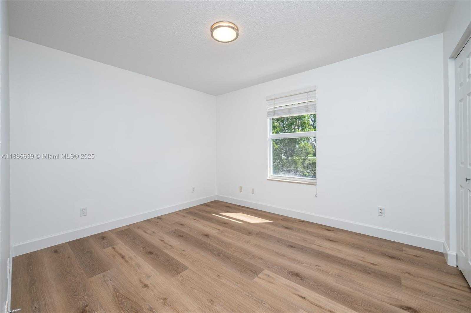 Small Image of 19282 SENECA AV, Weston Number 34