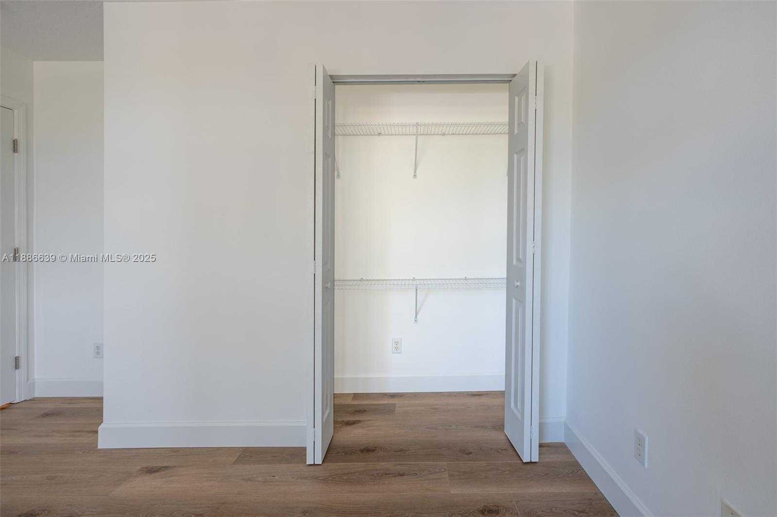 Small Image of 19282 SENECA AV, Weston Number 35