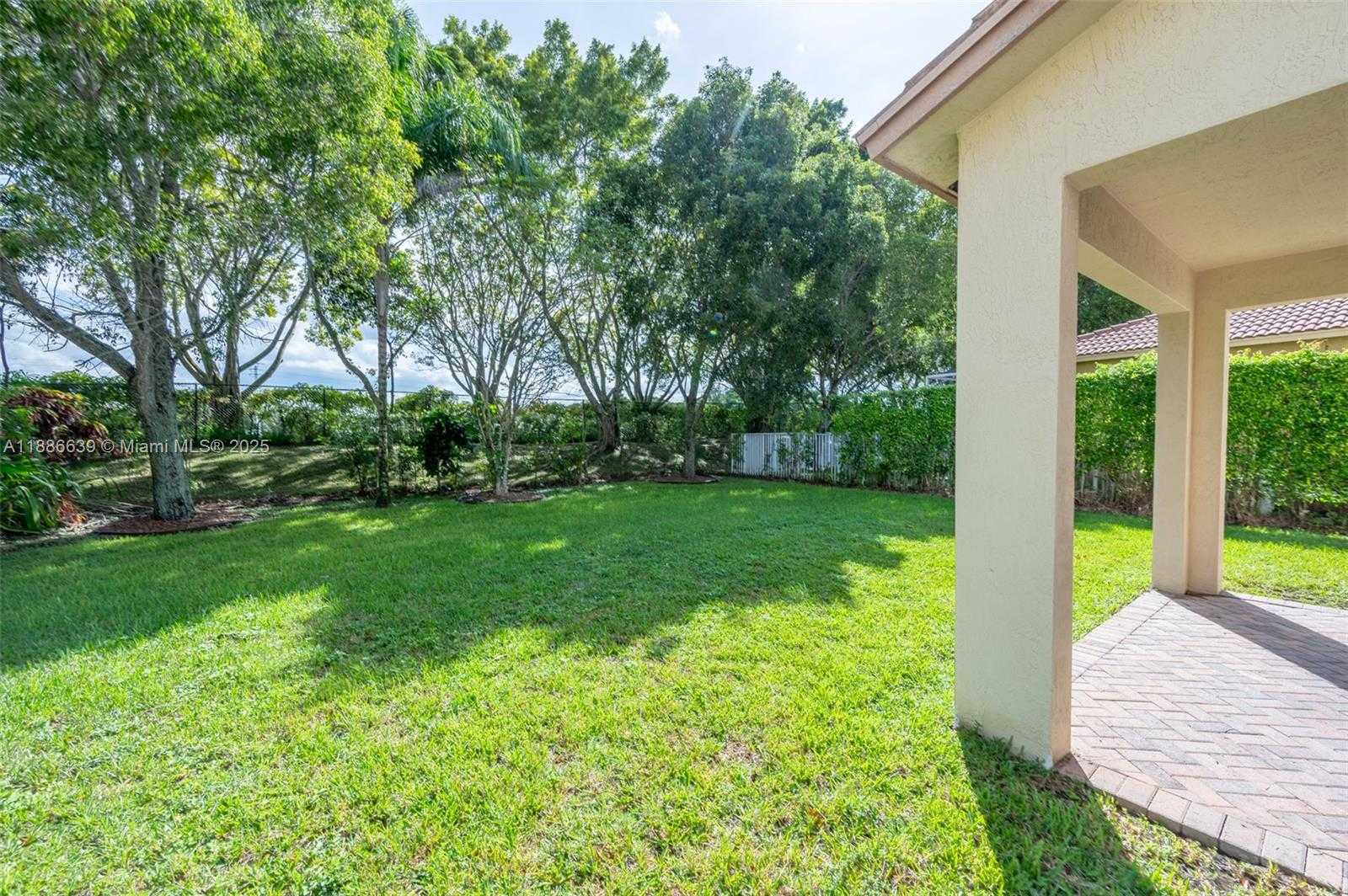 Small Image of 19282 SENECA AV, Weston Number 7