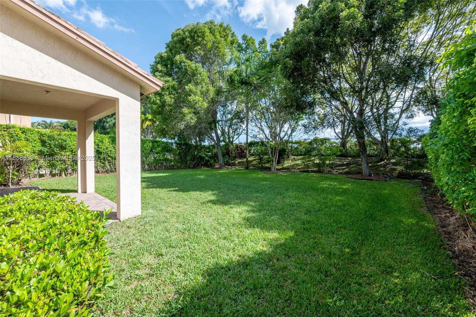 Small Image of 19282 SENECA AV, Weston Number 8