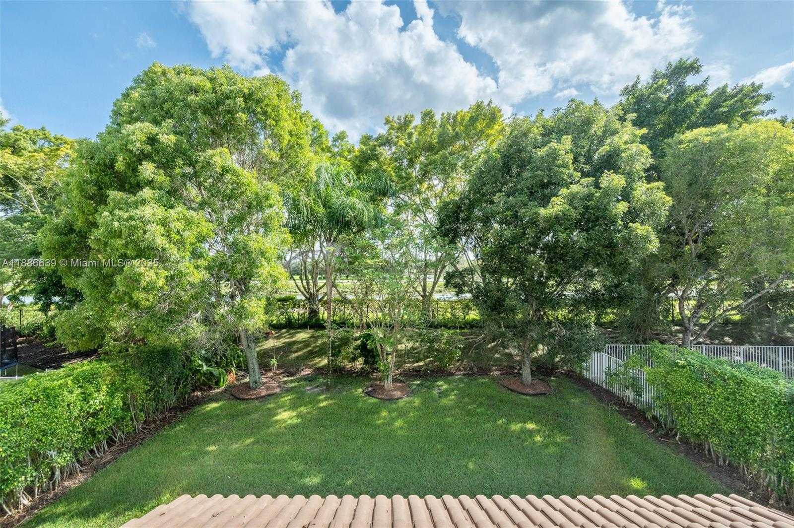 Small Image of 19282 SENECA AV, Weston Number 9