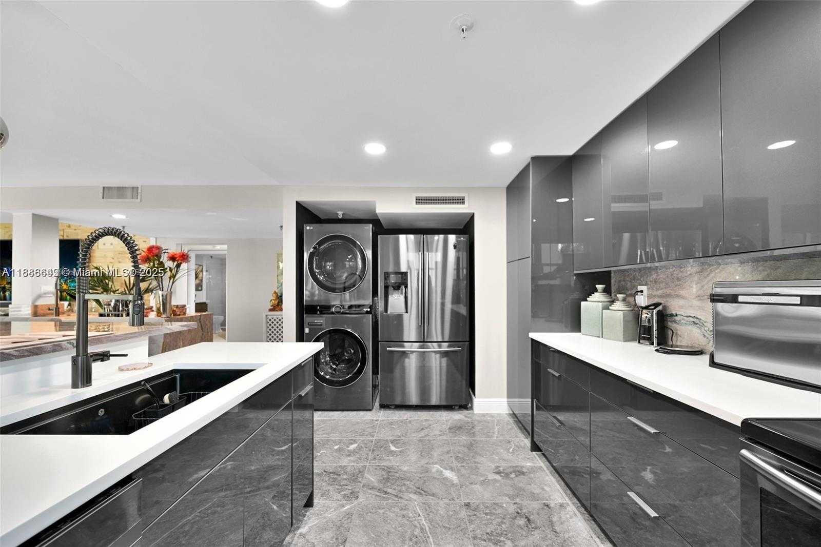 Small Image of 372 GOLFVIEW RD #201, North Palm Beach Number 11