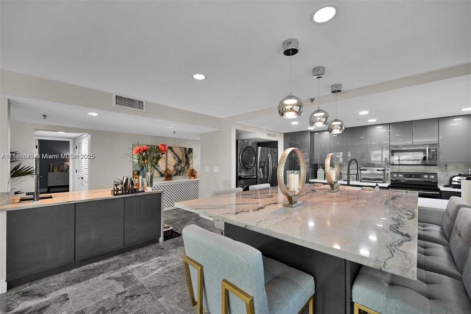 Small Image of 372 GOLFVIEW RD #201, North Palm Beach Number 13