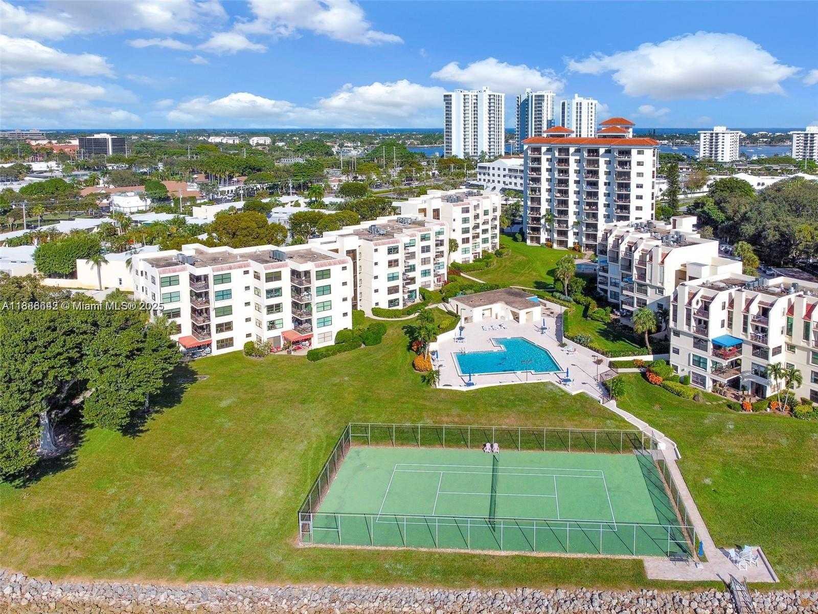 Small Image of 372 GOLFVIEW RD #201, North Palm Beach Number 36