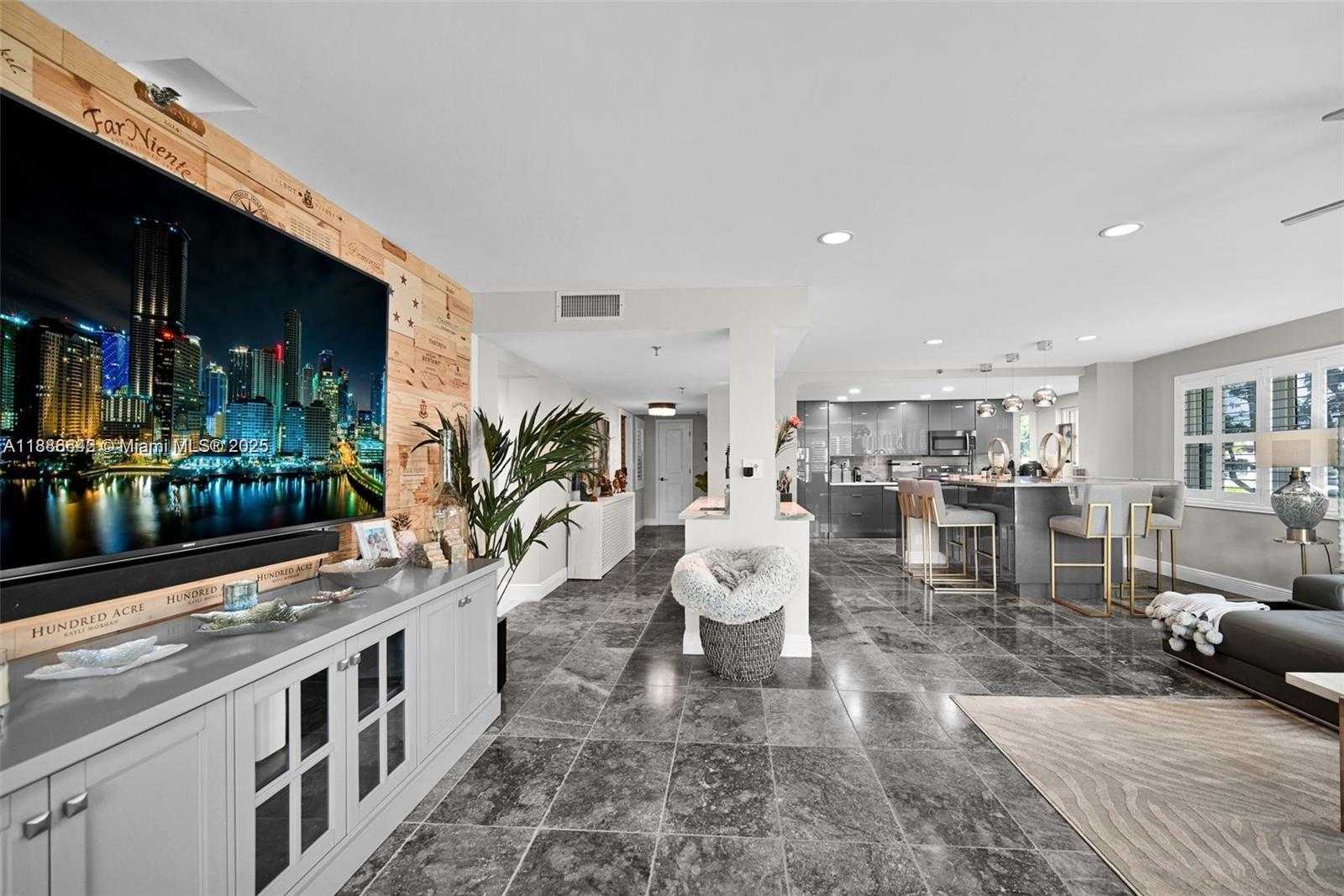 Small Image of 372 GOLFVIEW RD #201, North Palm Beach Number 4