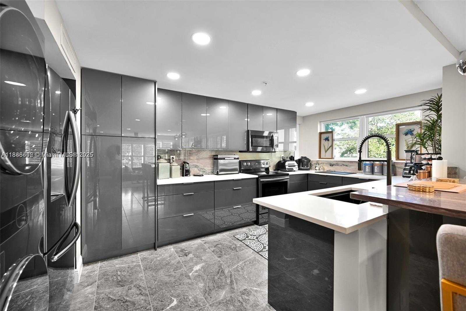 Small Image of 372 GOLFVIEW RD #201, North Palm Beach Number 8