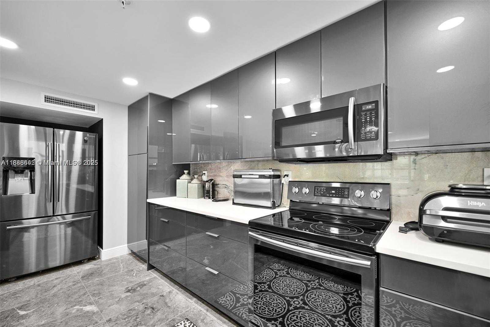 Small Image of 372 GOLFVIEW RD #201, North Palm Beach Number 9