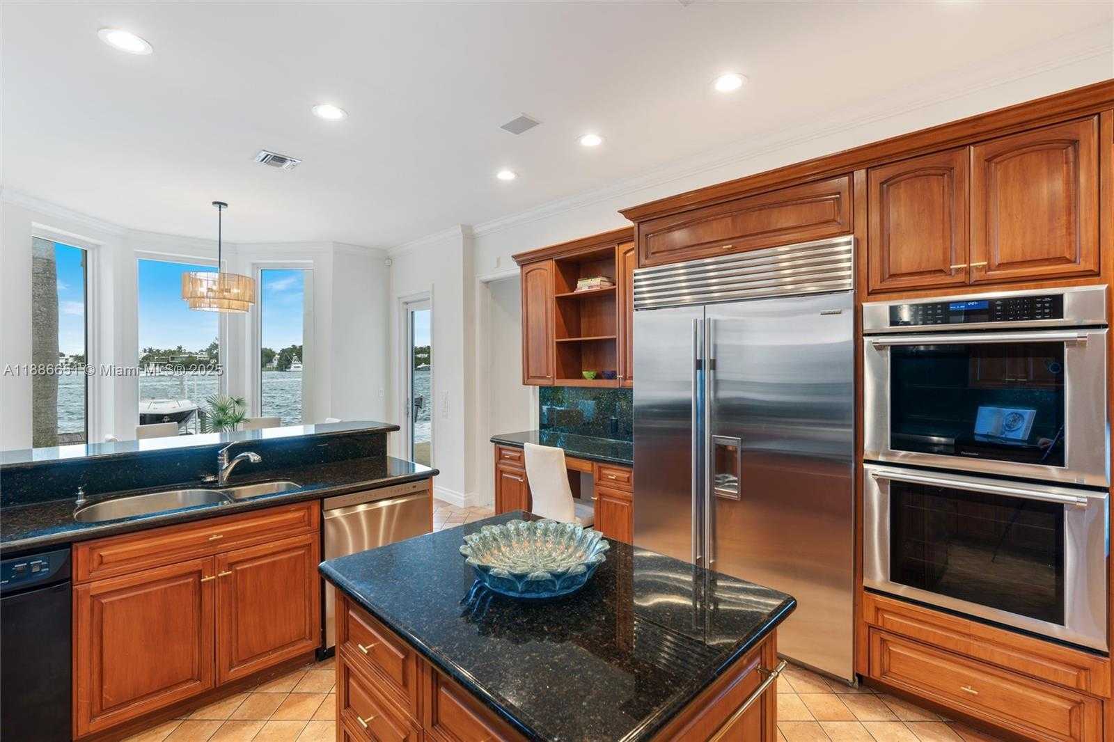 Small Image of 305 NORTH HIBISCUS DR, Miami Beach Number 10