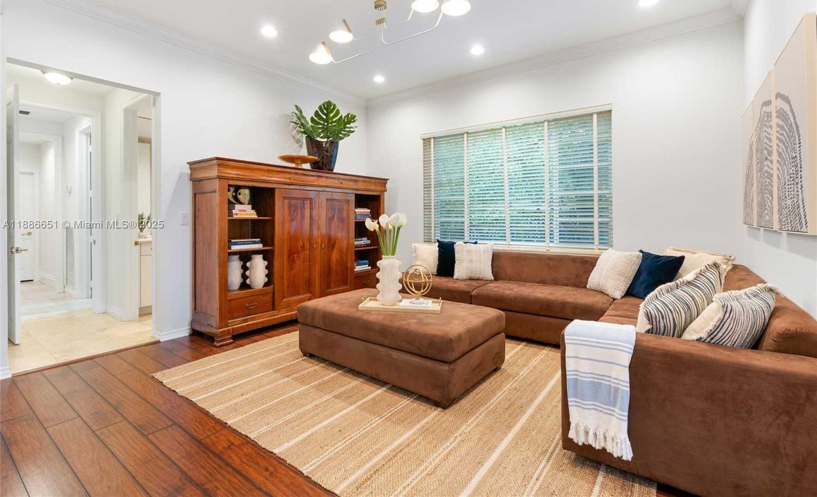 Small Image of 305 NORTH HIBISCUS DR, Miami Beach Number 14