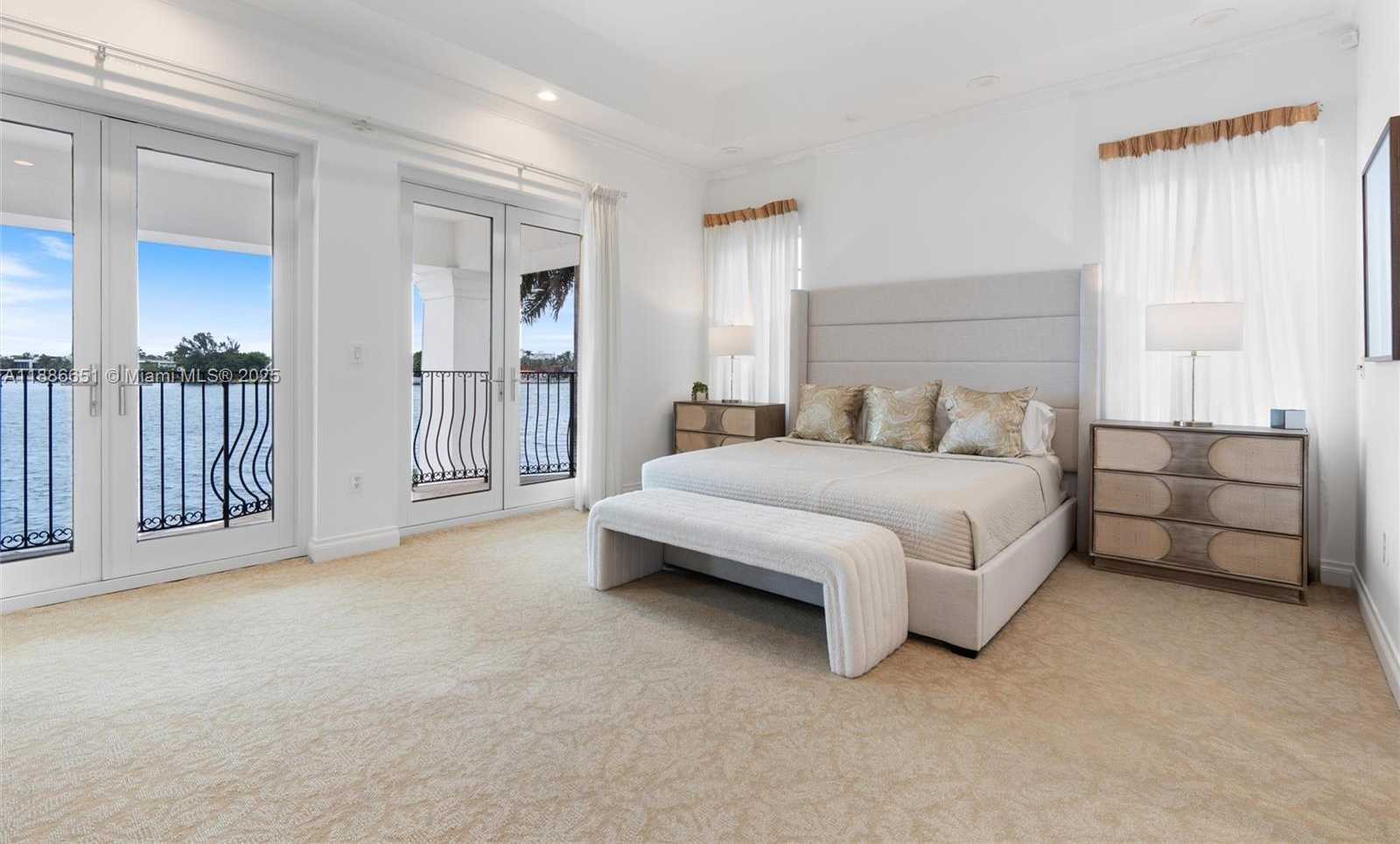 Small Image of 305 NORTH HIBISCUS DR, Miami Beach Number 16