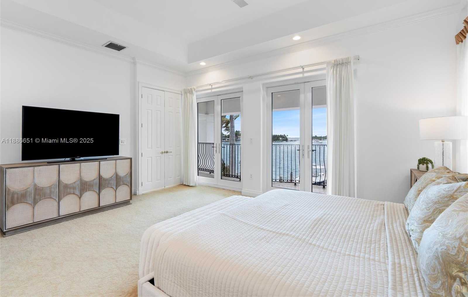 Small Image of 305 NORTH HIBISCUS DR, Miami Beach Number 17