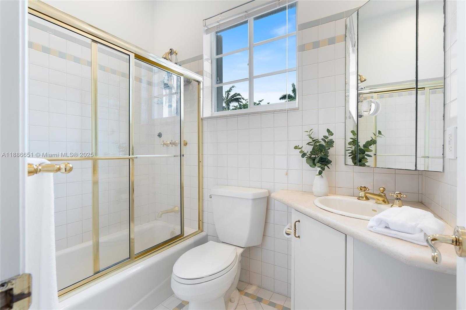 Small Image of 305 NORTH HIBISCUS DR, Miami Beach Number 20