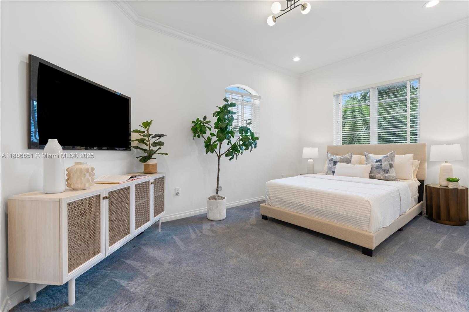 Small Image of 305 NORTH HIBISCUS DR, Miami Beach Number 23