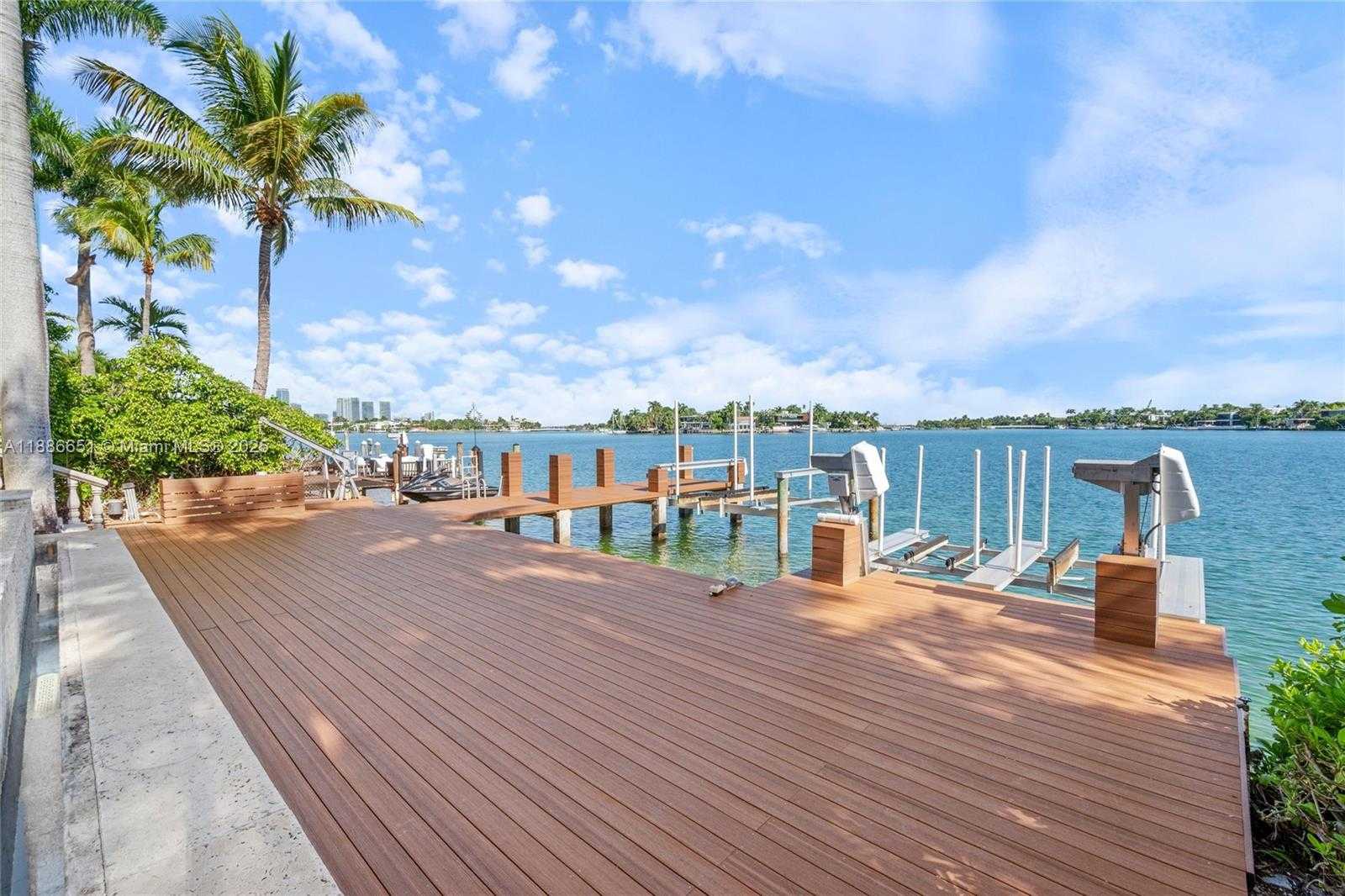 Small Image of 305 NORTH HIBISCUS DR, Miami Beach Number 29