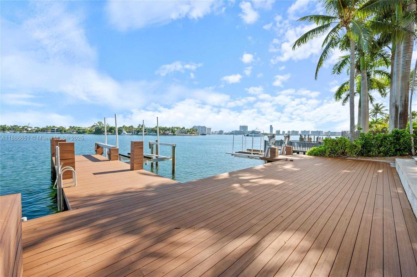 Small Image of 305 NORTH HIBISCUS DR, Miami Beach Number 30