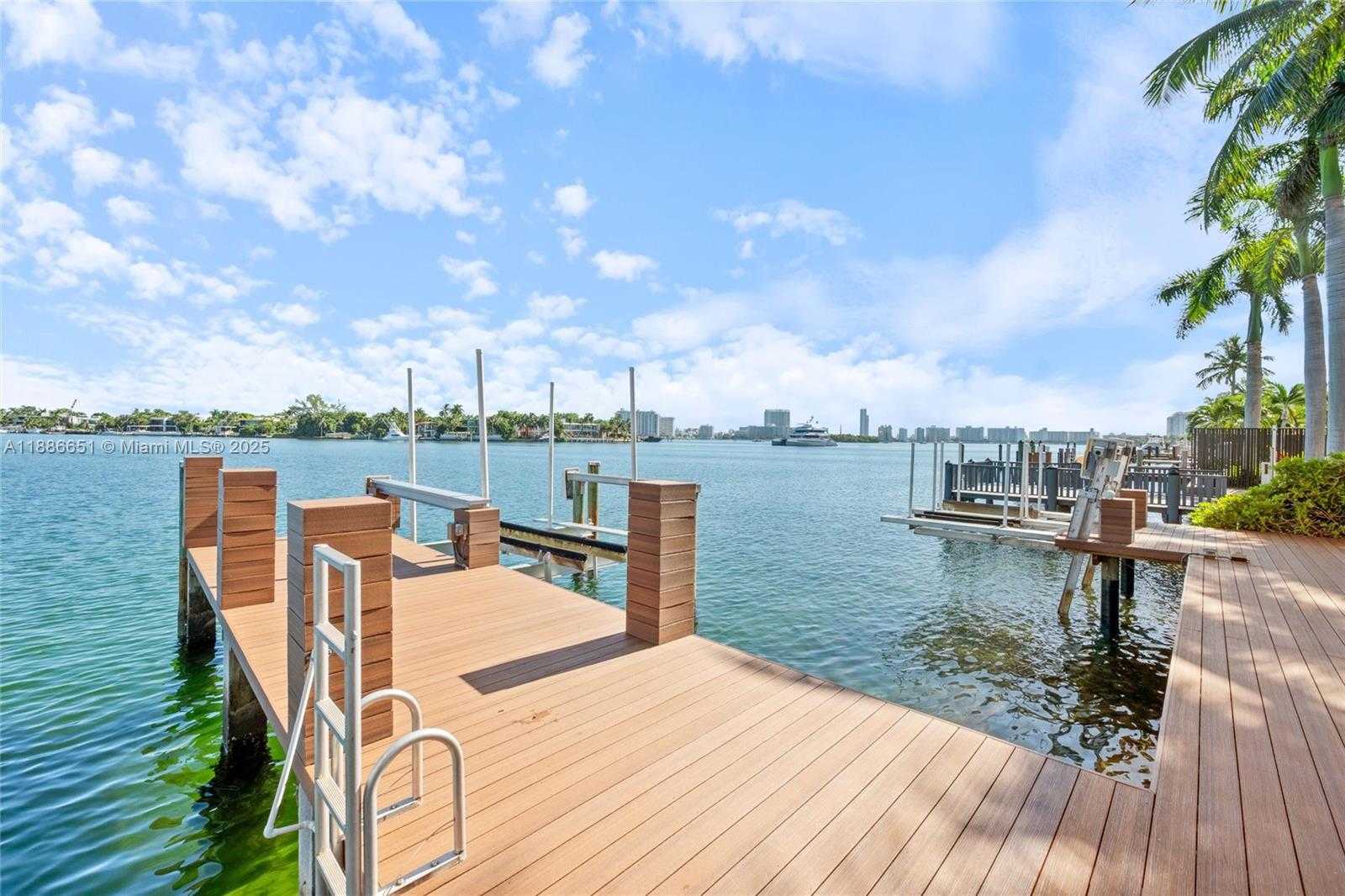 Small Image of 305 NORTH HIBISCUS DR, Miami Beach Number 31