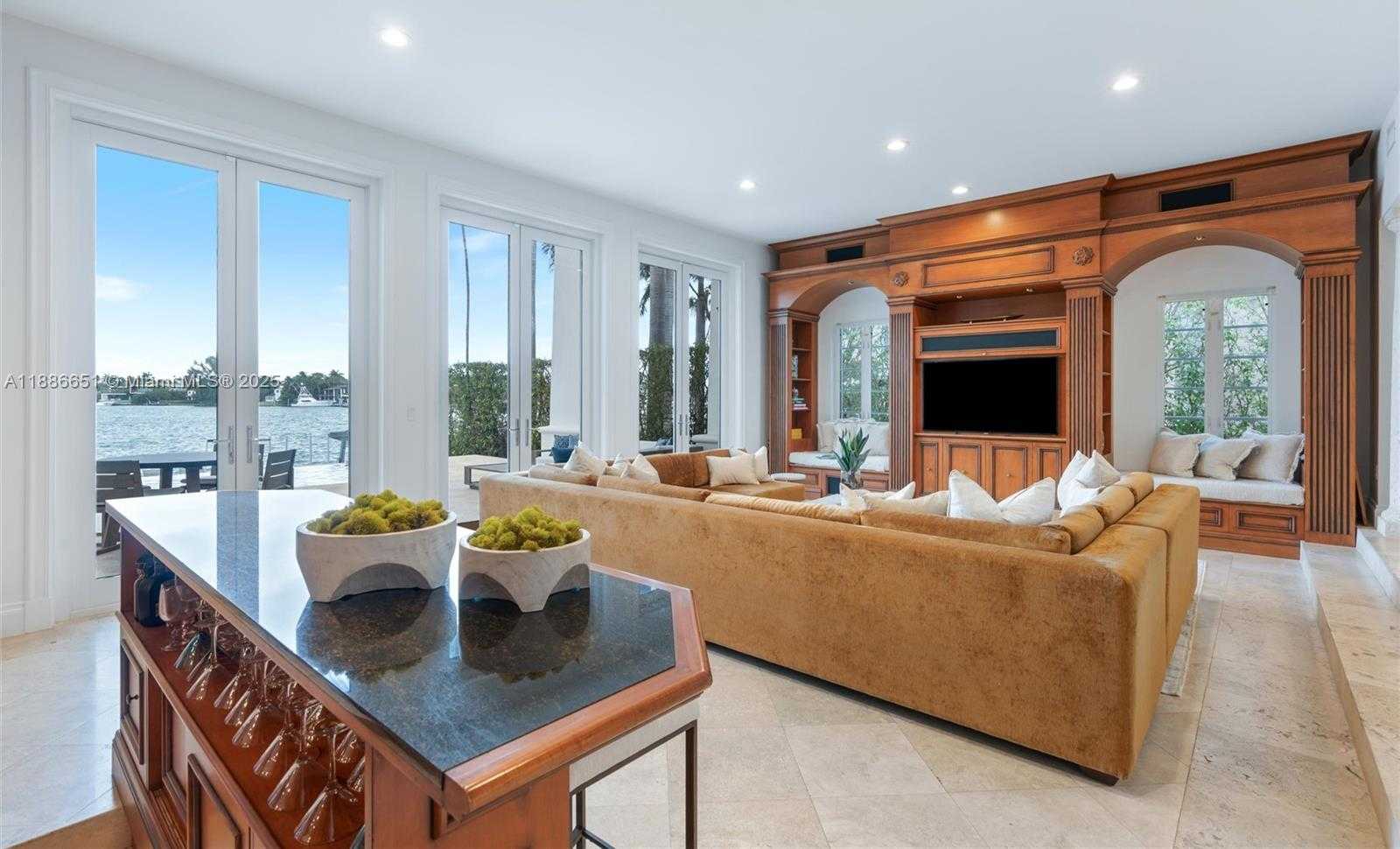 Small Image of 305 NORTH HIBISCUS DR, Miami Beach Number 6