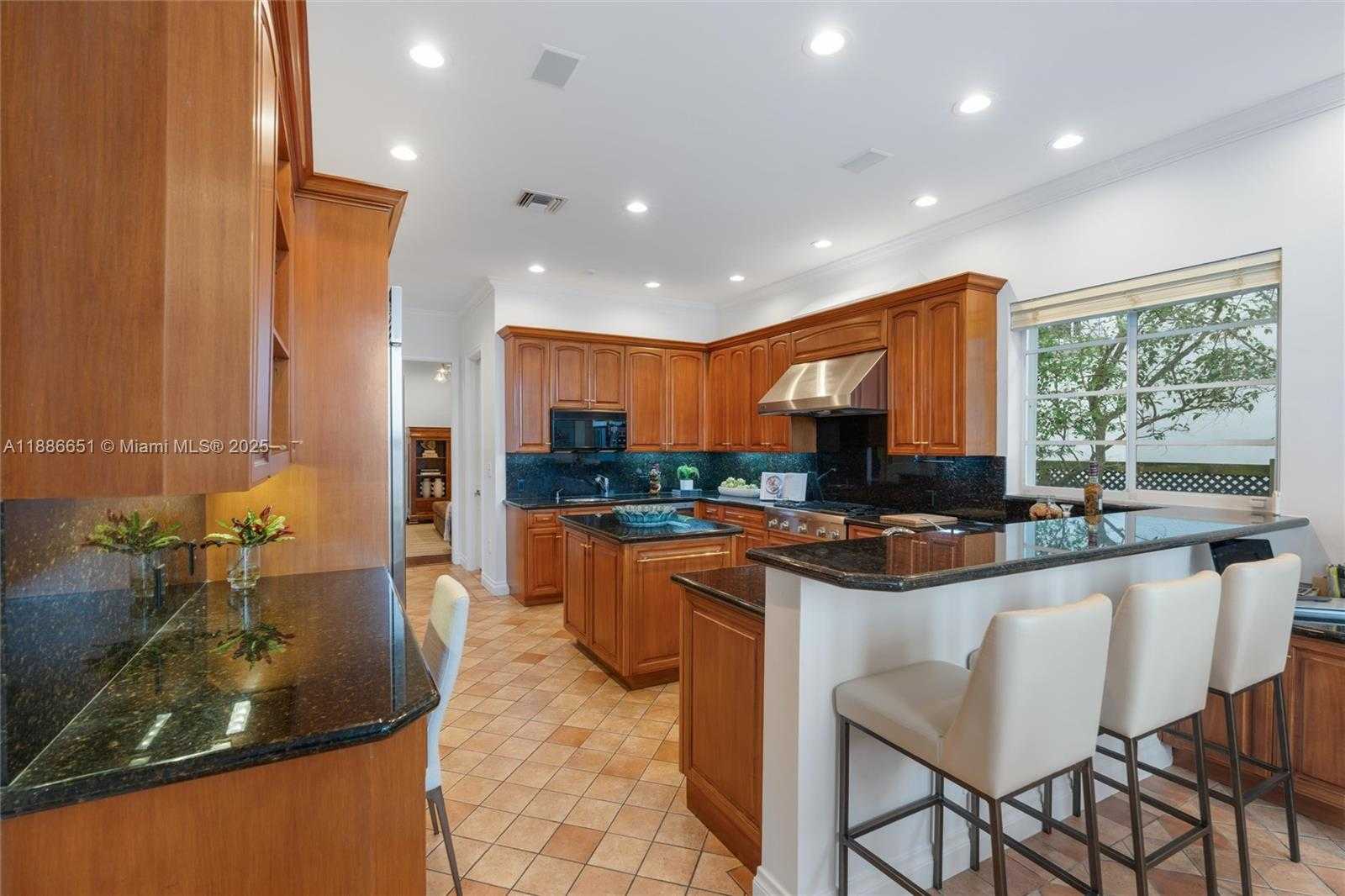 Small Image of 305 NORTH HIBISCUS DR, Miami Beach Number 9